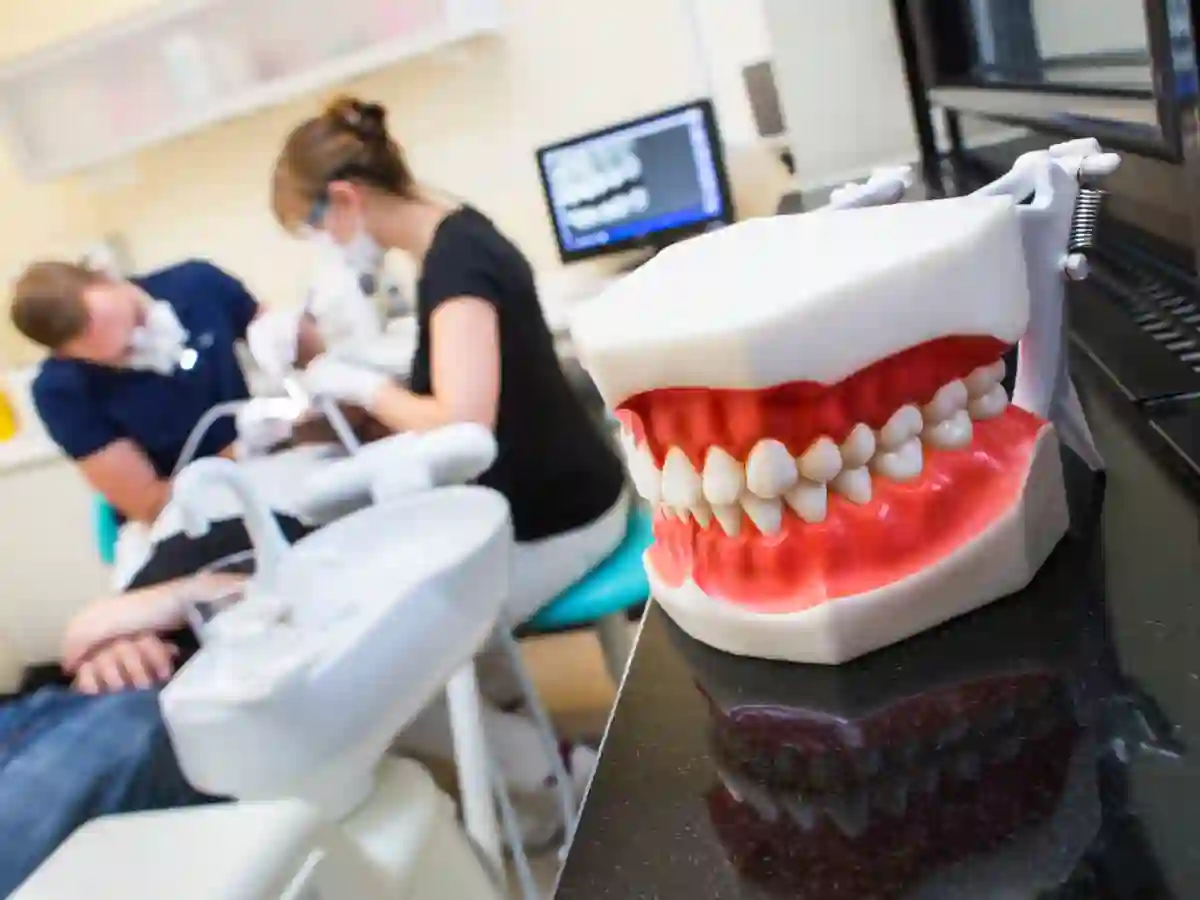 How To Find A Good Dentist: 7 Tips + 10 FAQs